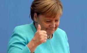 Ikea se genijalnim oglasom oprostila od Angele Merkel: "Napokon kod kuće"