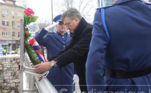 Plenković položio cvijeće na Mostu Suade i Olge