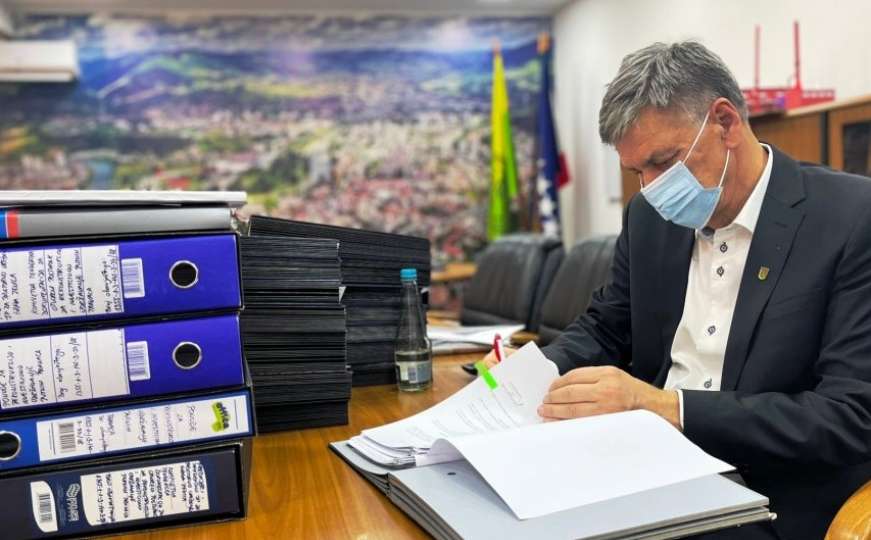Kasumović došao na posao: "Iako s upalom pluća koju sam dobio u kazamatima..."