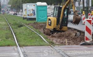 Lopovi u Sarajevu zaustavili saobraćaj, pokušali ukrasti šine