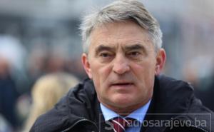 Željko Komšić osudio gnusne poruke na vratima katoličke porodice