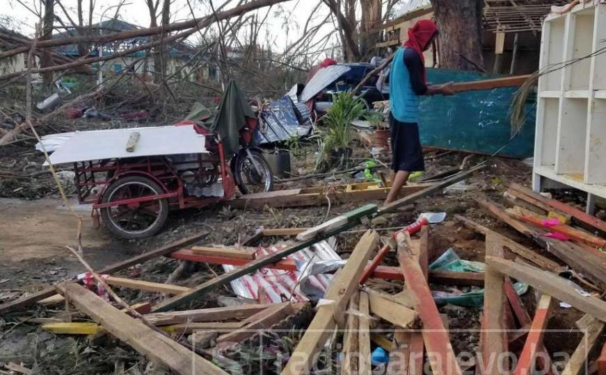 Najmanje 208 mrtvih u naletu tajfuna na Filipinima