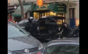 Drama u Parizu: Naoružan muškarac upao u trgovinu i drži taoce