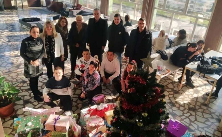 Bravo, omladino: Sarajevski učenici darivali djecu iz Centra za socijalni rad