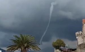 Fascinantan prizor: Na Korčuli se ukazala velika vodena pijavica!