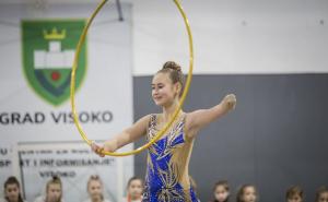 Sara, hrabra djevojčica iz BiH: Uprkos invaliditetu niže uspjehe u gimnastici