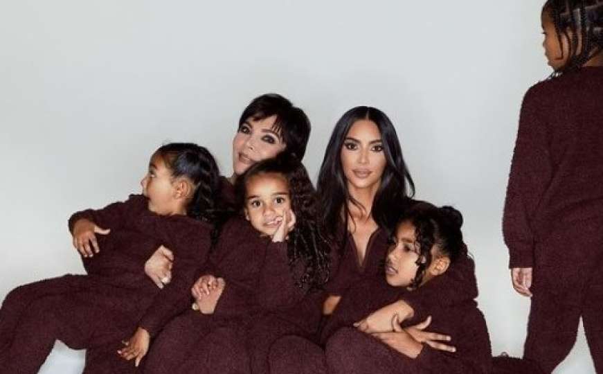 Kim Kardashian objavila božićnu čestitku, fanovi poručili da fali član porodice