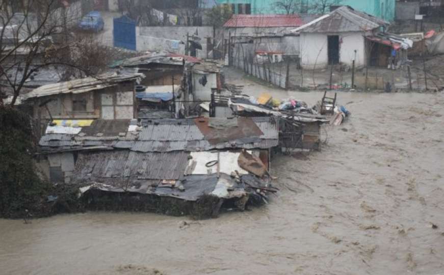 U poplavama u Brazilu poginulo 18 osoba, 16.000 ostalo bez domova