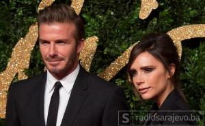 Beckham objavio božićnu fotografiju s porodicom, a zbog ovoga su mu se svi smijali