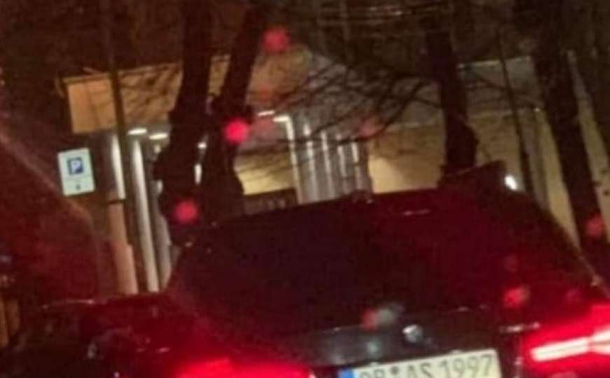 Skandalozno: Bh. državljanin dovukao BMW ispred Tuzlanske kapije pa se hvalio