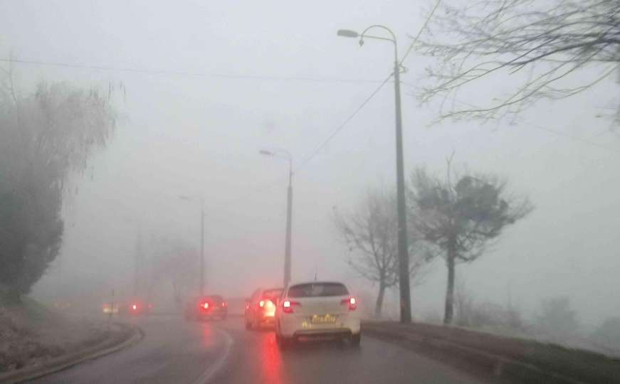 Vozači, oprez: Magla smanjuje vidljivost, učestali odroni