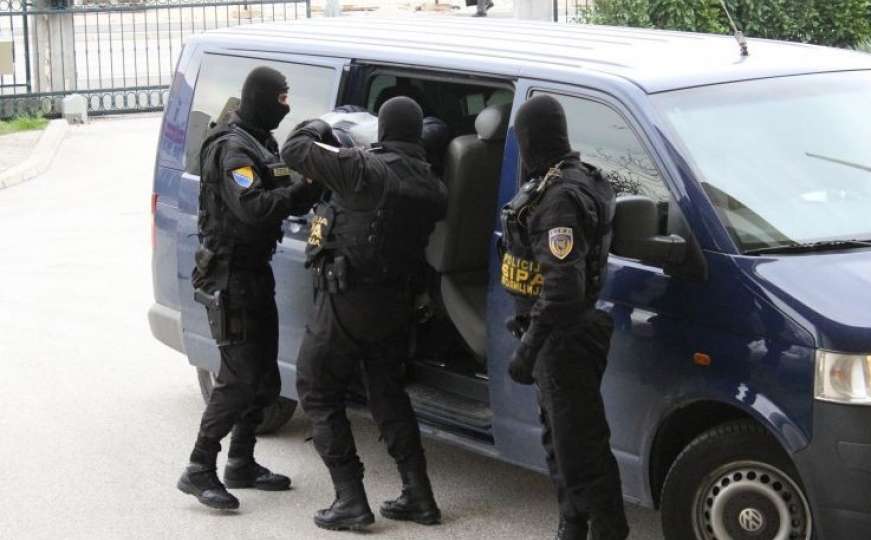 Akcija "Svitava": SIPA izvršila pretrese u KS i HNK, uhapšeno pet osoba
