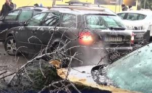 Apokaliptične scene iz Srbije: Ledena kiša lomila stabla i šoferšajbe automobila