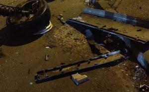 Vozač Audija povrijeđen nakon nesreće u bh. gradu, dijelovi vozila rasuti po putu