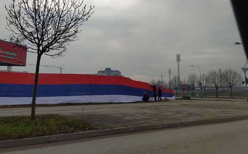 Postavljena zastava od 20 metara: U Banjoj Luci pripremaju se za neustavni 9. januar