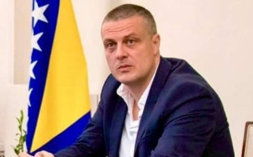Mijatović uputio novogodišnje želje bh. političarima i 'nezavisnim analitičarima'