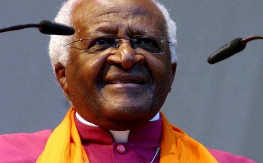 Desmond Tutu ukopan u Južnoj Africi