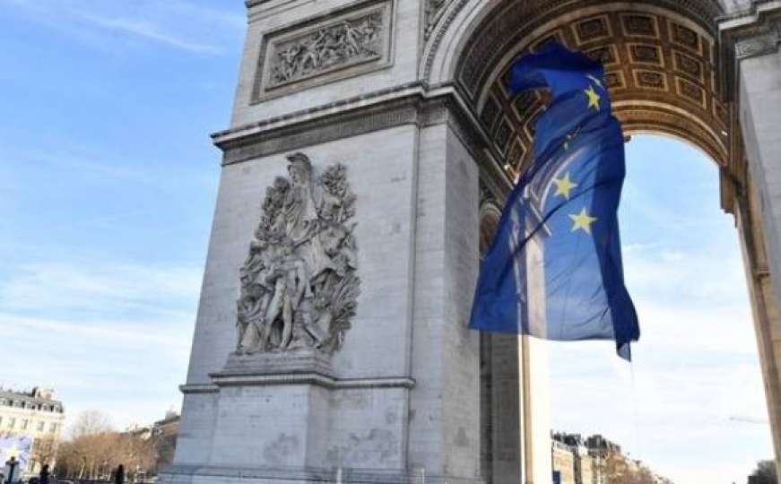 Pod pritiskom desničara uklonjena zastava EU u Francuskoj