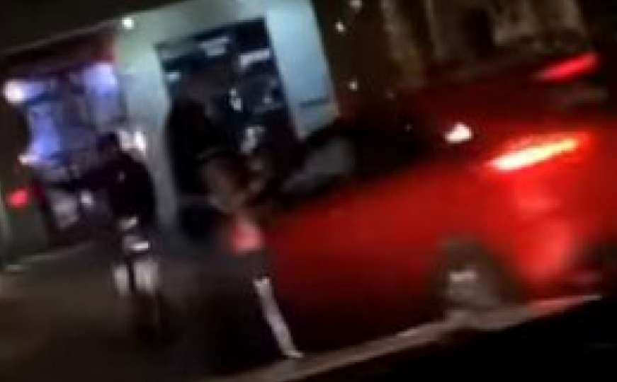 Kakva bahatost: Vozač prolazi kroz crveno svjetlo, bježi patroli, psuju policajce