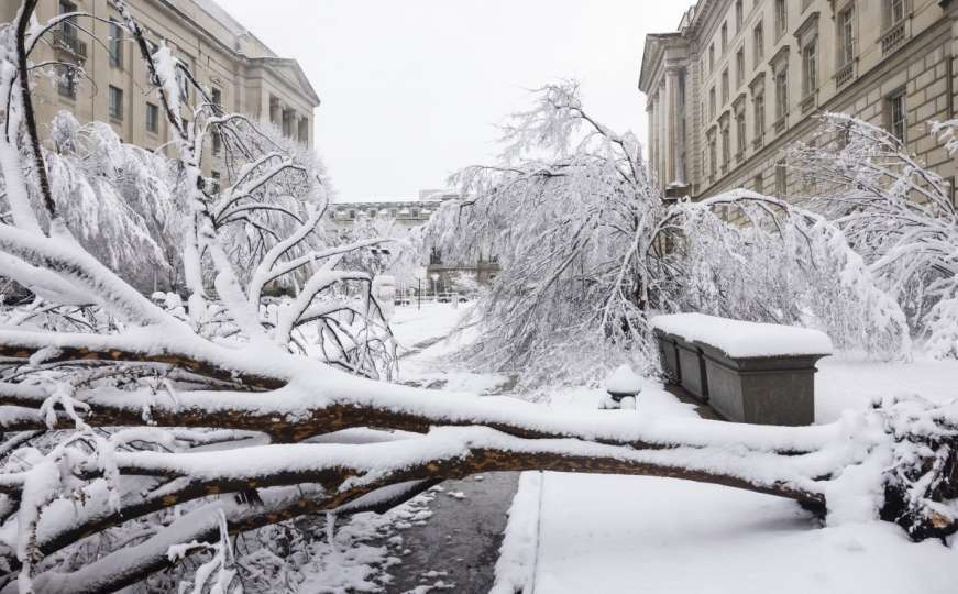 Snijeg okovao Ameriku: Poginulo dvoje djece, bez struje ostalo milion ljudi