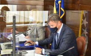 Novalić traži hitno usvajanje: Svi kantoni da osiguraju porodiljske naknade od 1.000 KM