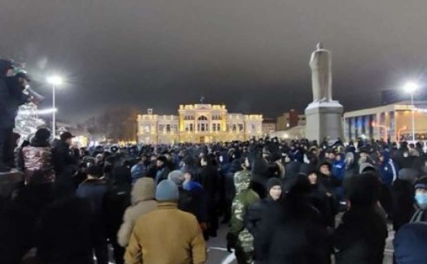 Novi protesti u Kazahstanu: Zapalili automobile, blokirane ceste