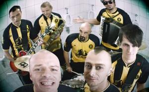 Dubioza kolektiv: "Steglo brate sa svih strana..."