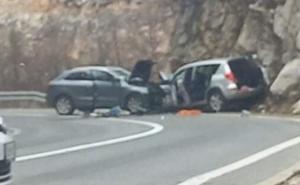 Jedna osoba poginula nakon teške saobraćajne nesreće u BiH, četvero povrijeđeno