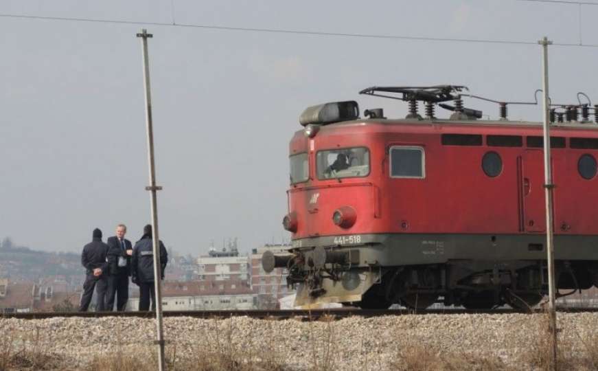 Teška nesreća na Ilidži: Teretni voz udario muškarca