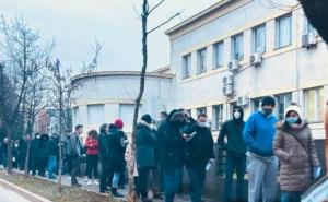 Ogromni redovi za COVID testiranje u bh. gradu, nestalo brzih testova