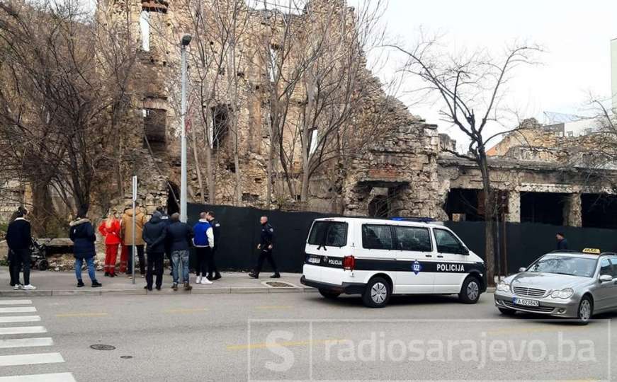 Srušio se zid u Mostaru: Vatrogasci i hitna pomoć na terenu