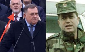 VIP gost iza leđa Milorada Dodika je ratni zločinac iz Srebrenice