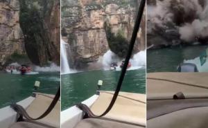 Šokantne snimke smrtonosnog odrona: Kamena gromada poklopila turiste u čamcima