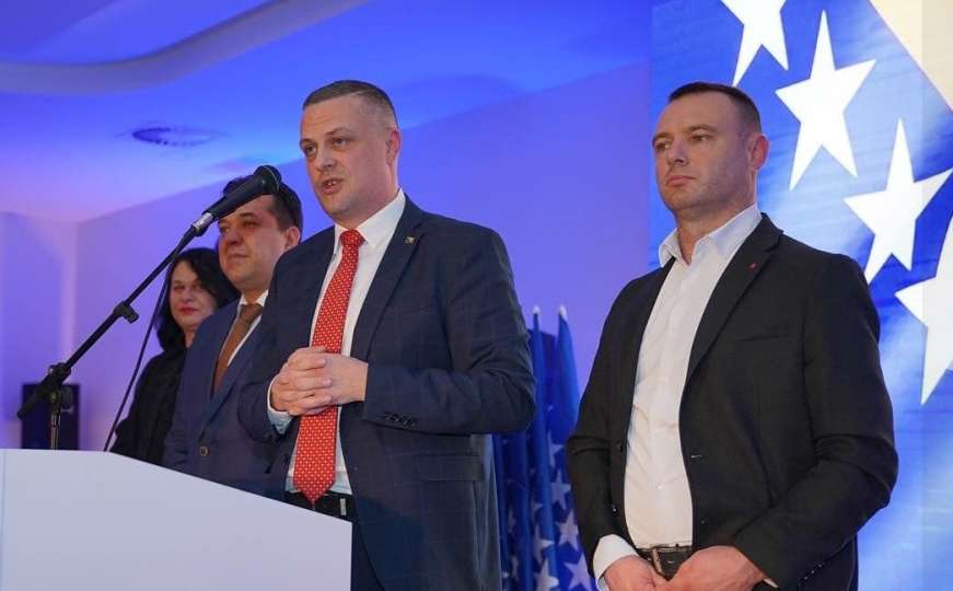 Odgovor Vojina Mijatovića na nacionalističku pjesmu režima Milorada Dodika
