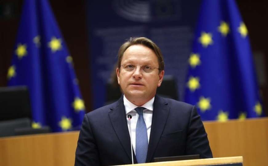 EU parlamentarci traže istragu protiv Varhelyja - sumnjaju da podržava Dodika