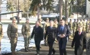 U kasarni Kozara Milorad Dodik dočekan uz "Marš na Drini"