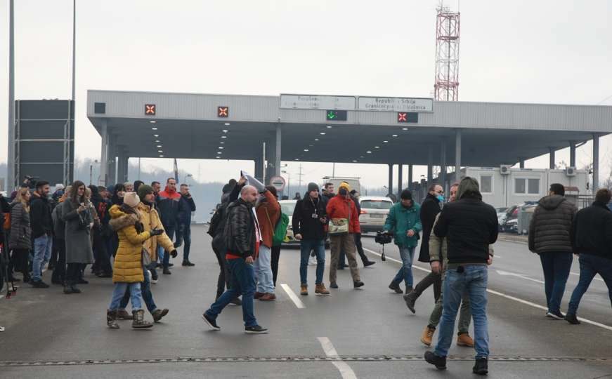 Srbija: Demonstranti blokirali granicu sa BiH