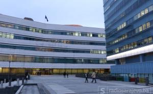 SSDS BiH: Samohrana majka čisti kancelariju ministru koji ima 10 puta veću platu