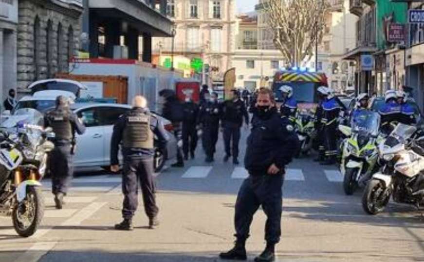 Napad u Francuskoj: Rafali odjekuju Nicom, ima ubijenih