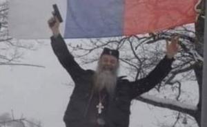 Ko je iguman Luka koji maše oružjem, slika se uz oklopnjake i okuplja četnike
