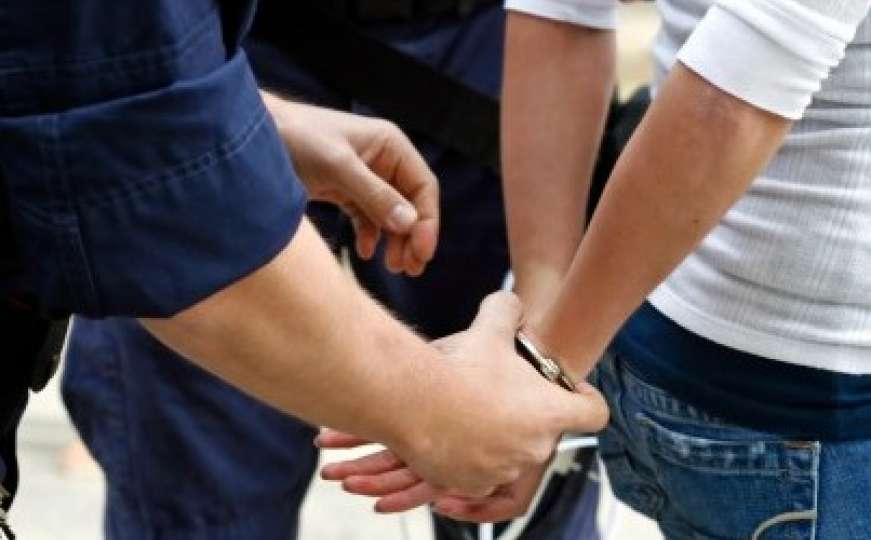 Policija uhapsila četiri osobe zbog teških krađa i razbojništva