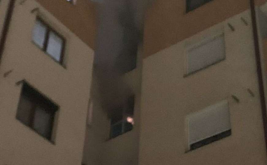Požar u stambenoj zgradi u Lukavici: Gori stan na petom spratu