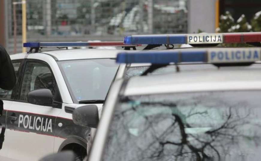 Policija moli građane za pomoć u pronalasku vozača sivog Passata