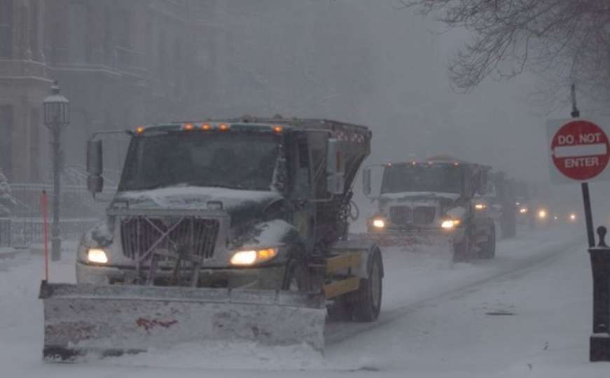 Haos u Americi: Gradovi paralizirani, ima 70 centimetara snijega