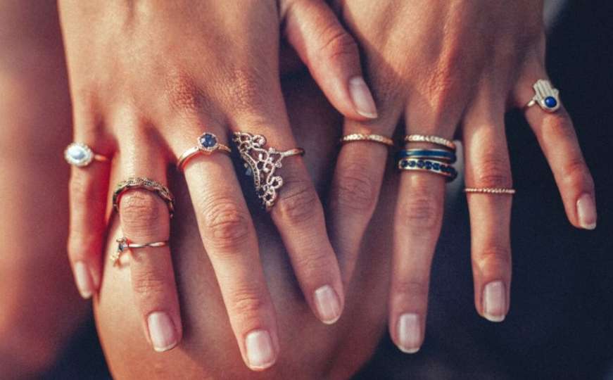 Otkrivamo šta tačno predstavlja nošenje prstena na svakom prstu ruke