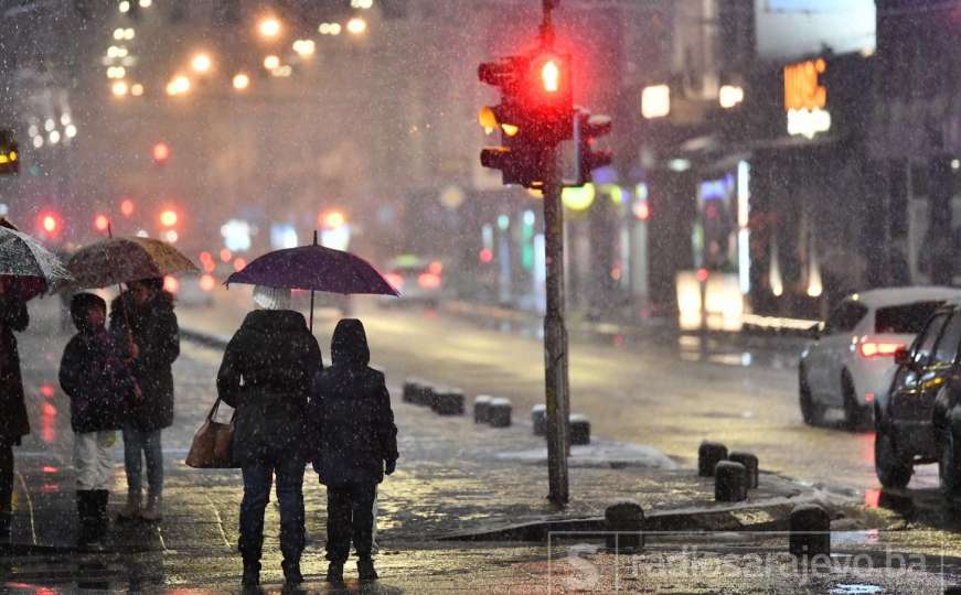 Ostvarile se prognoze meteorologa: Počeo padati snijeg u Sarajevu