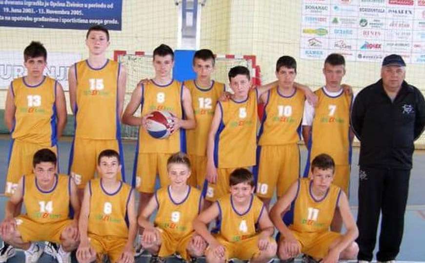 Nurkić objavio fotografiju iz osnovne škole na kojoj je viši od svog trenera