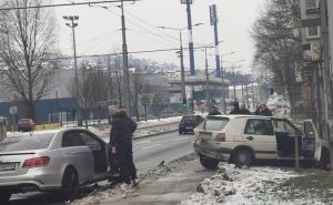 Udes na Grbavici, Golf 2 se zabio u zgradu