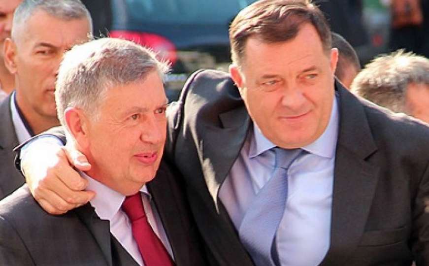 Radmanović potvrdio da se predstavnici SNSD-a vraćaju u Parlament BiH  