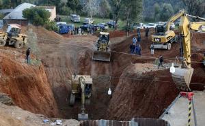 Dječak tri dana zaglavljen u bunaru, hranu i vodu spuštaju mu užetom